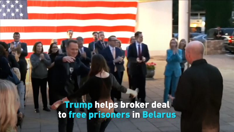 Trump négocie la libération de prisonniers biélorusses, les alliés expriment des inquiétudes Trump négocie la libération de prisonniers biélorusses, les alliés expriment des inquiétudes video poster