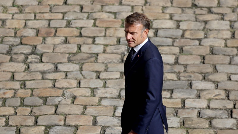 Macron cherche un nouveau PM après l’effondrement du gouvernement Macron cherche un nouveau PM après l'effondrement du gouvernement