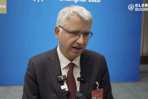 Pourquoi les géants mondiaux continuent d’investir dans la Chine continentale Pourquoi les géants mondiaux continuent d'investir dans la Chine continentale video poster