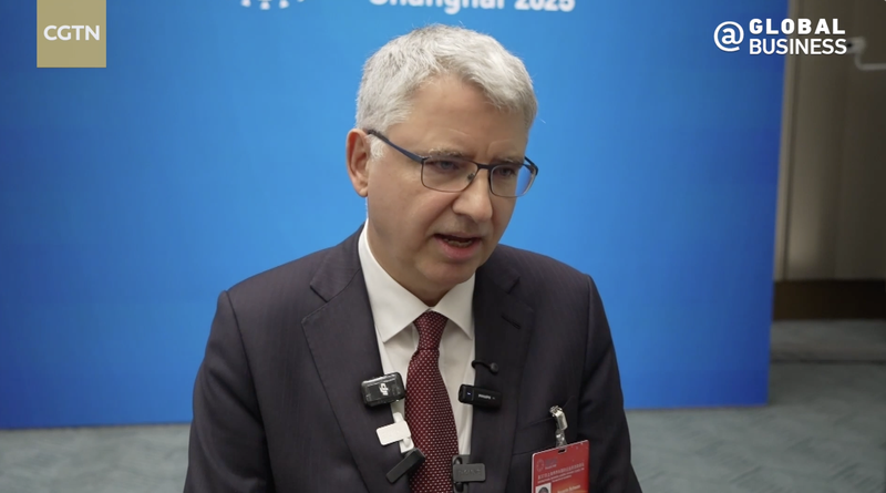 Pourquoi les géants mondiaux continuent d'investir dans la Chine continentale video poster
