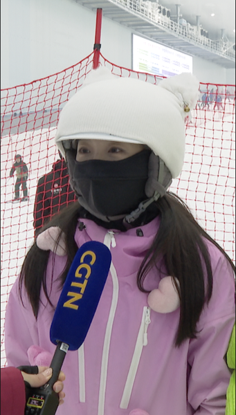 Shenzhen dévoile la plus grande station de ski intérieure au monde video poster