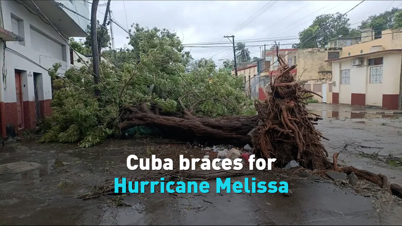 L'ouragan Melissa frappe près de Santiago de Cuba après avoir dévasté la Jamaïque video poster