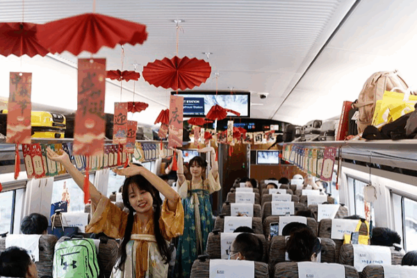 Les destinations touristiques en Chine débordent de joie pendant les vacances de la Fête nationale Les destinations touristiques en Chine débordent de joie pendant les vacances de la Fête nationale