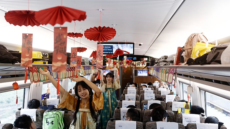 Les destinations touristiques en Chine débordent de joie pendant les vacances de la Fête nationale