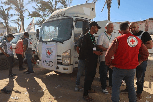 Les camions d’aide entrent à Gaza alors que le différend sur le retour des otages s’interrompt Les camions d'aide entrent à Gaza alors que le différend sur le retour des otages s'interrompt