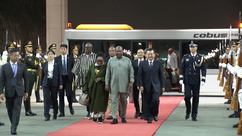 Le président ghanéen Mahama arrive à Pékin pour la réunion des leaders mondiaux sur les femmes Le président ghanéen Mahama arrive à Pékin pour la réunion des leaders mondiaux sur les femmes video poster