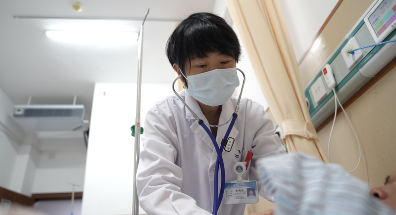 Rencontrez le Dr Yuan Jingwei : Pionnière de la Première Unité Cardiaque du Liberia