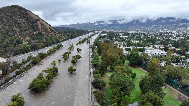 Des orages violents inondent le sud-ouest de la Californie, les risques d'inondations éclair augmentent