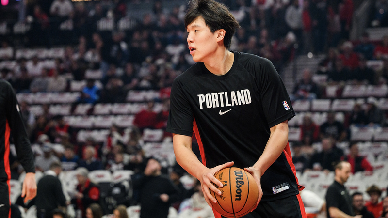 Éclat ou Fondation : l'odyssée NBA de Yang Hansen commence video poster