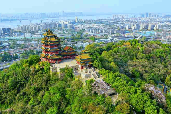 Tour Yuejiang : Épopée de Nanjing mêlant l’Ancien et le Moderne Tour Yuejiang : Épopée de Nanjing mêlant l'Ancien et le Moderne video poster