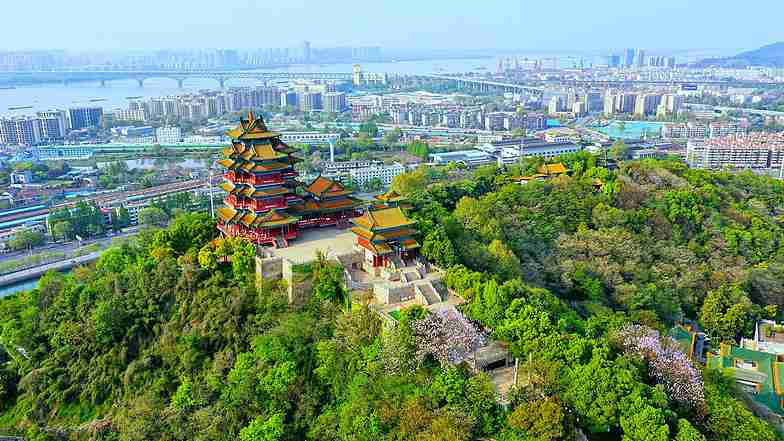 Tour Yuejiang : Épopée de Nanjing mêlant l'Ancien et le Moderne video poster