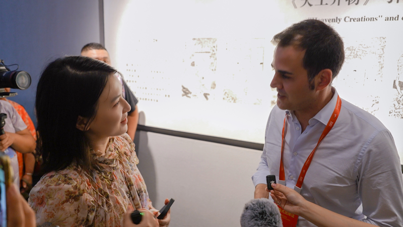 Le conseiller de Talavera salue Jingdezhen comme capitale de la céramique video poster