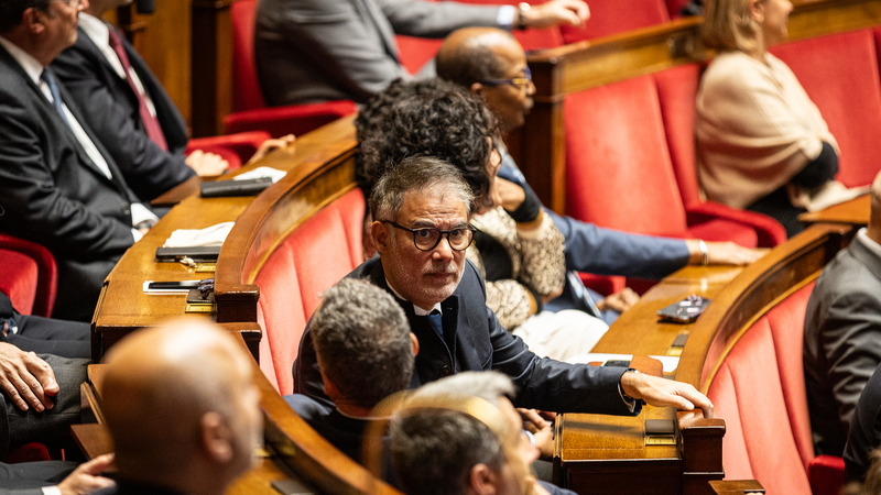 Les socialistes menacent un vote de défiance au milieu des discussions budgétaires