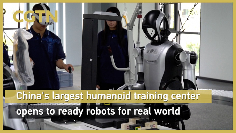 Le continent chinois lance le plus grand centre de formation pour robots humanoïdes Le continent chinois lance le plus grand centre de formation pour robots humanoïdes video poster