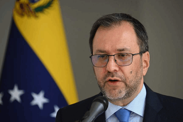 Le Venezuela condamne le vol militaire américain près de sa côte Le Venezuela condamne le vol militaire américain près de sa côte