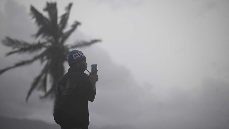 L'ouragan Melissa frappe la Jamaïque, se dirige vers Cuba et les Bahamas video poster