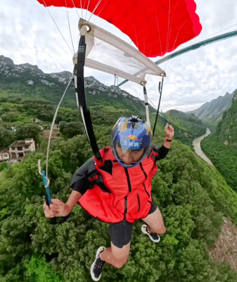 As de wingsuit plane 625 m depuis le pont le plus haut du monde As_de_wingsuit_plane_625_m_depuis_le_pont_le_plus_haut_du_monde video poster