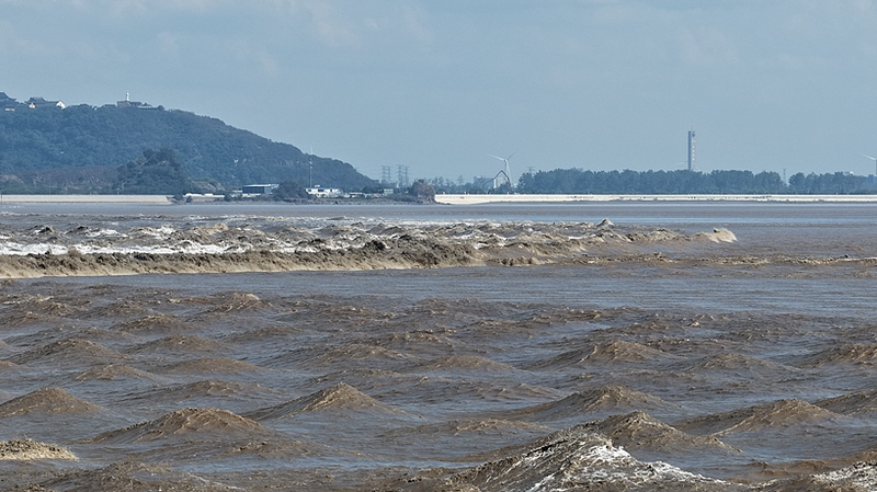2025 Mascaret de la rivière Qiantang : La vague d’argent de la nature 2025 Mascaret de la rivière Qiantang : La vague d’argent de la nature video poster