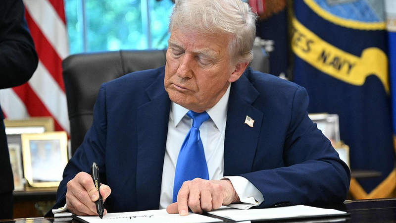 Un procès aux États-Unis conteste les $100K de frais de visa H-1B de Trump Un procès aux États-Unis conteste les $100K de frais de visa H-1B de Trump