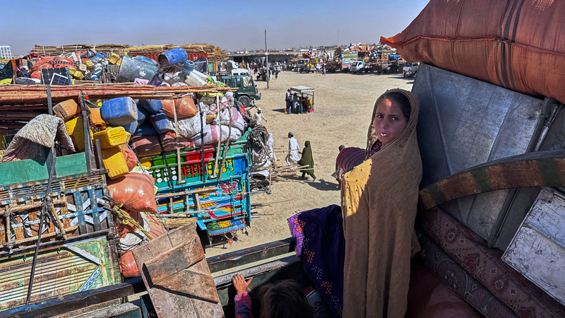 Le Pakistan ferme la frontière avec l’Afghanistan après des échanges de tirs Le Pakistan ferme la frontière avec l'Afghanistan après des échanges de tirs