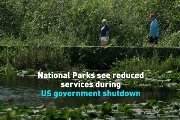 La fermeture met à rude épreuve les parcs nationaux américains et les communautés locales La fermeture met à rude épreuve les parcs nationaux américains et les communautés locales video poster