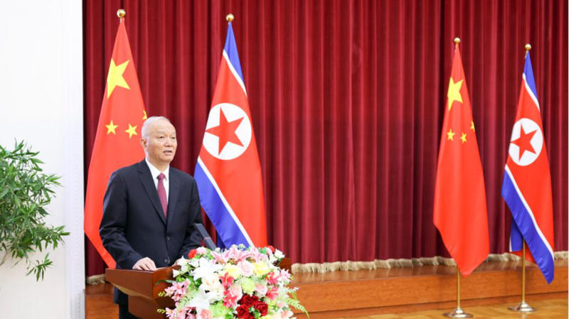 Cai Qi rejoint la réception à l’ambassade de la RPDC pour le 80e anniversaire du Parti du travail de Corée Cai Qi rejoint la réception à l'ambassade de la RPDC pour le 80e anniversaire du Parti du travail de Corée