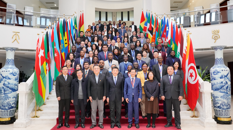 Séminaire de Pékin plonge dans le Volume V de 'La Gouvernance de la Chine' de Xi Jinping