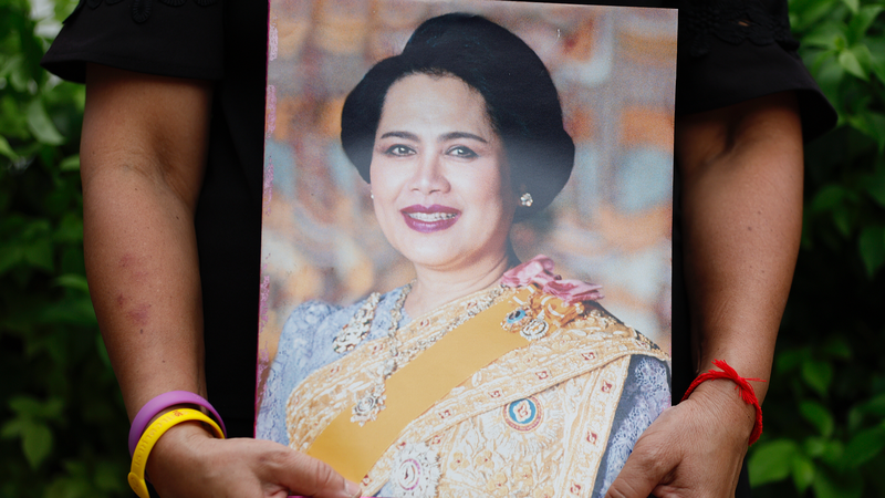 Xi Jinping présente ses condoléances au roi de Thaïlande après le décès de la reine mère Sirikit