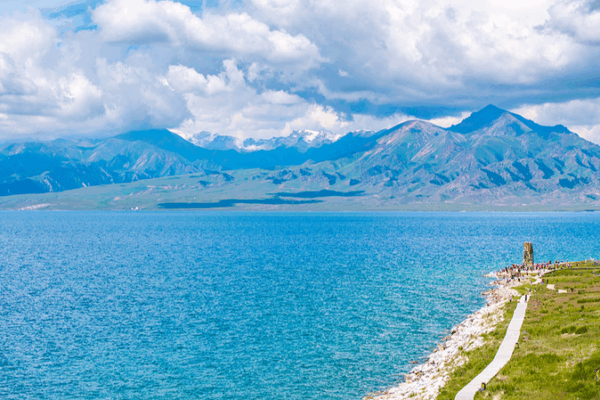 Découvrez la beauté tranquille du ruisseau Fengfanxi au lac Sayram Découvrez la beauté tranquille du ruisseau Fengfanxi au lac Sayram video poster