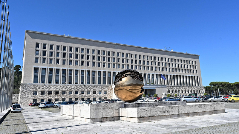 Le ministre des Affaires étrangères de la Chine, Wang Yi, se rend en Italie et en Suisse du 7 au 12 octobre Le ministre des Affaires étrangères de la Chine, Wang Yi, se rend en Italie et en Suisse du 7 au 12 octobre