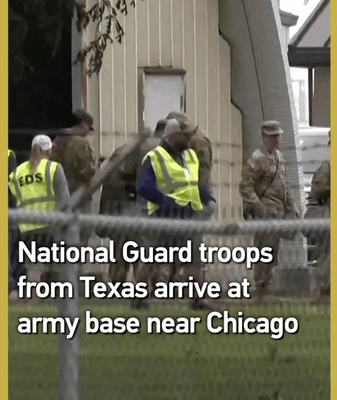 Les troupes de la Garde nationale du Texas arrivent près de Chicago avant le déploiement Les troupes de la Garde nationale du Texas arrivent près de Chicago avant le déploiement video poster