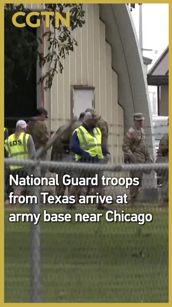 Les troupes de la Garde nationale du Texas arrivent près de Chicago avant le déploiement video poster