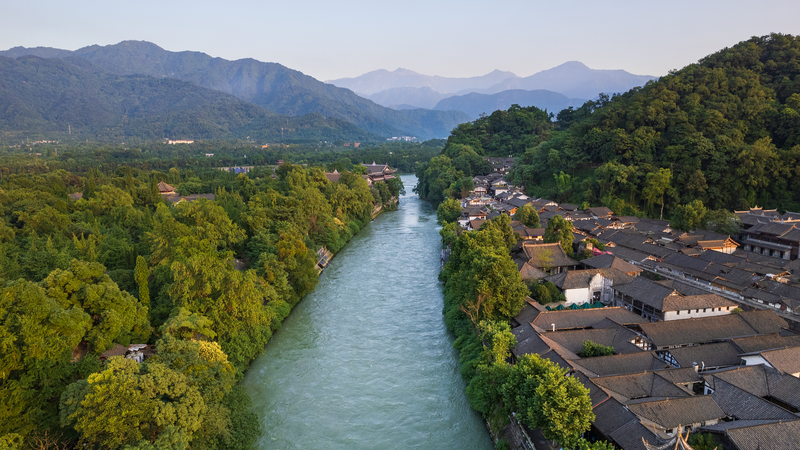À l’intérieur de Baopingkou : la vanne de 2 200 ans de Dujiangyan À l'intérieur de Baopingkou : la vanne de 2 200 ans de Dujiangyan video poster