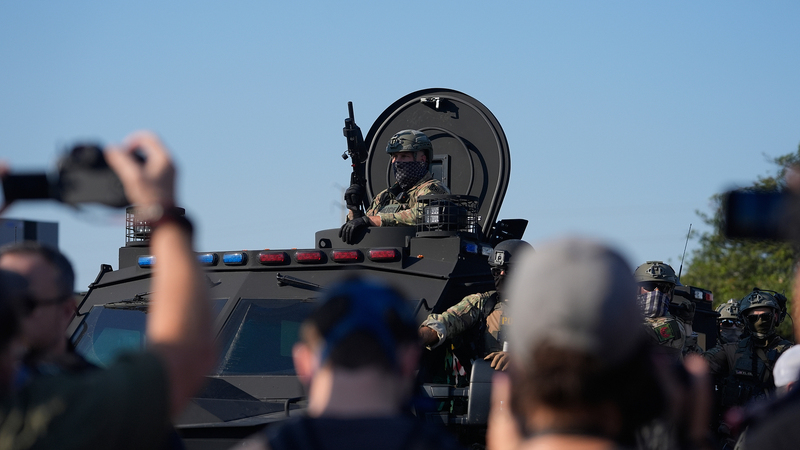 Un agent américain tire sur un automobiliste à Chicago, un juge arrête le déploiement de troupes à Portland Un agent américain tire sur un automobiliste à Chicago, un juge arrête le déploiement de troupes à Portland