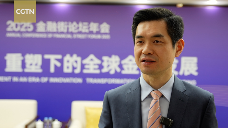 De l'échelle à l'intelligence : Comment la productivité alimente la croissance en Chine continentale video poster