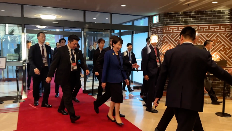 Takaichi à Gyeongju pour des discussions avec Xi Jinping video poster