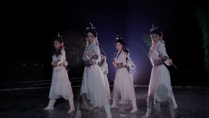 Les filles du kung-fu Emei dynamisent « Rires sur la mer » au gala de la mi-automne Les filles du kung-fu Emei dynamisent « Rires sur la mer » au gala de la mi-automne video poster