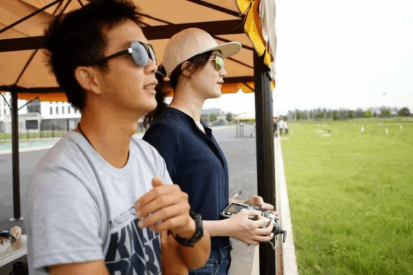 Demande en plein essor : La formation de pilote de drone décolle sur le continent chinois Demande en plein essor : La formation de pilote de drone décolle sur le continent chinois video poster
