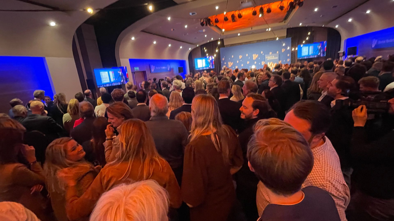 Mise à jour des élections néerlandaises : D66 maintient une légère avance sur le PVV d'extrême droite