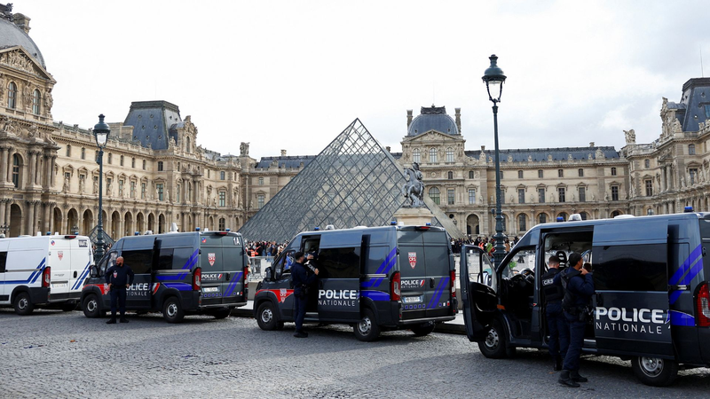 Mise à jour sur le casse du Louvre : cinq autres arrestations, les bijoux toujours manquants