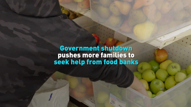 La fermeture du gouvernement américain pousse les familles militaires vers les banques alimentaires video poster