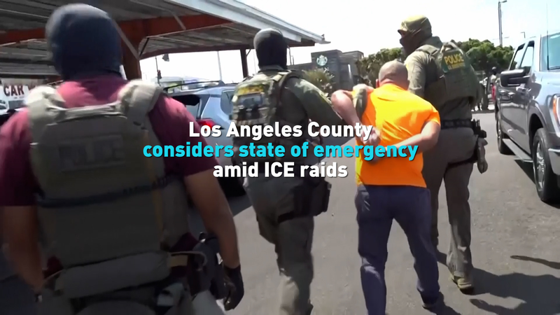 Le comté de LA envisage un état d’urgence pour protéger les immigrants des descentes de l’ICE Le comté de LA envisage un état d'urgence pour protéger les immigrants des descentes de l'ICE video poster