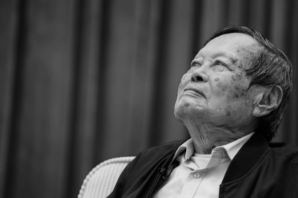 Chen Ning Yang, physicien lauréat du Nobel, décède à 103 ans Chen Ning Yang, physicien lauréat du Nobel, décède à 103 ans