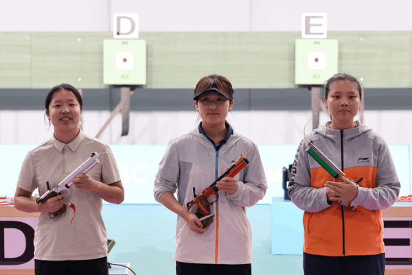 Tang Xiao du Guangxi remporte l’or au pistolet à air 10m aux Jeux Nationaux de Chine Tang Xiao du Guangxi remporte l'or au pistolet à air 10m aux Jeux Nationaux de Chine