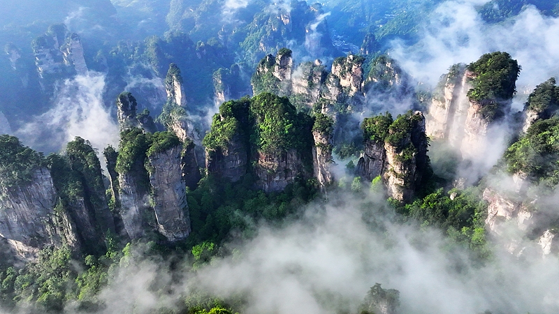 Pavillon des Six Merveilles : Une vue céleste à Zhangjiajie Pavillon des Six Merveilles : Une vue céleste à Zhangjiajie video poster