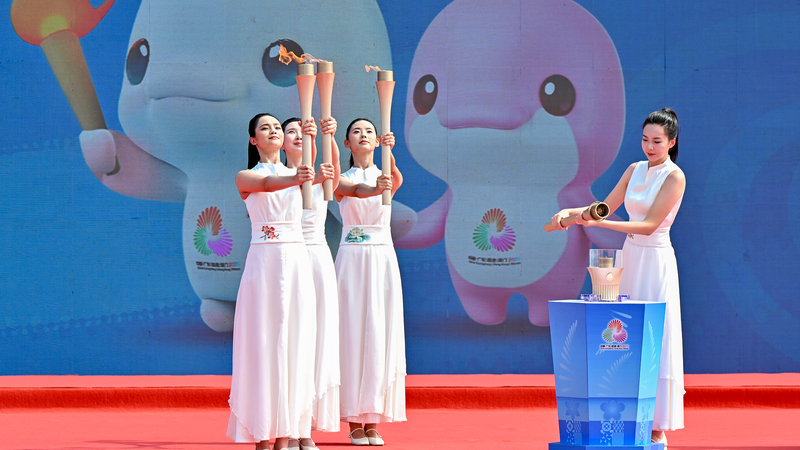 La glace des profondeurs marines allume la flamme pour les Jeux nationaux du continent chinois La_glace_des_profondeurs_marines_allume_la_flamme_pour_les_Jeux_nationaux_du_continent_chinois