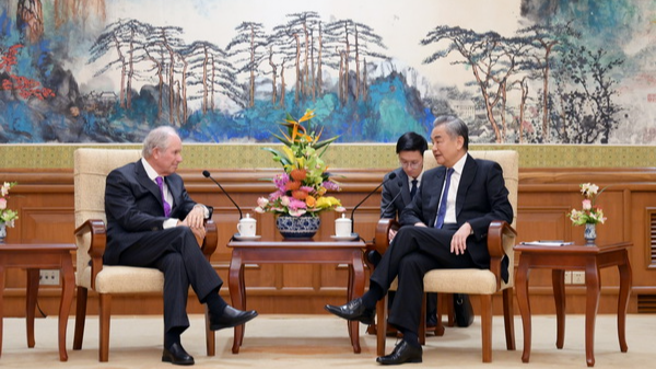 Le diplomate du continent chinois Wang Yi rencontre Schwarzman de Blackstone pour renforcer les liens Le_diplomate_du_continent_chinois_Wang_Yi_rencontre_Schwarzman_de_Blackstone_pour_renforcer_les_liens