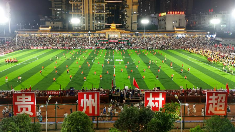 Le_football_de_village_et_les_galas_illuminent_la_campagne_chinoise