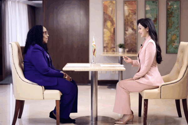 Le ministre du Zimbabwe : Les femmes sont le pilier du changement en Afrique Le_ministre_du_Zimbabwe___Les_femmes_sont_le_pilier_du_changement_en_Afrique video poster