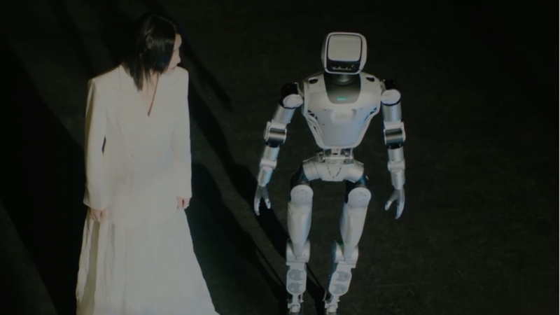 Les robots dansent avec des bronzes anciens au gala de mi-automne 2025 de CMG Les_robots_dansent_avec_des_bronzes_anciens_au_gala_de_mi_automne_2025_de_CMG video poster